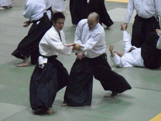 Фуджимаки сенсей тренируется в общей группе